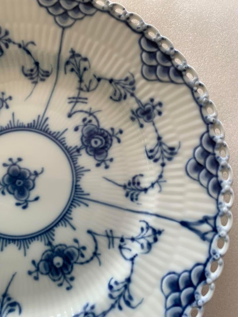 骨董 アンティーク 柿右衛門白磁 陽刻象図 皿 二十四孝 大舜 輪花皿